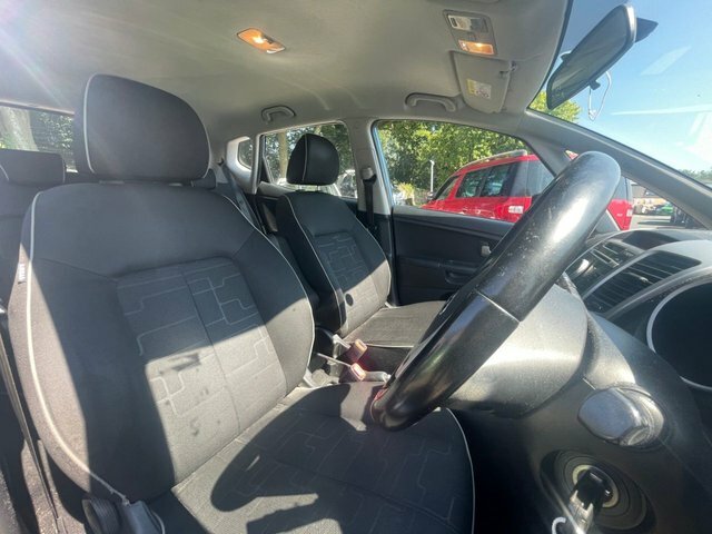 Kia Venga 1.6 3 Sat Nav White #8