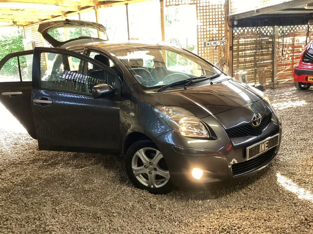 Toyota Yaris Sr Red #28
