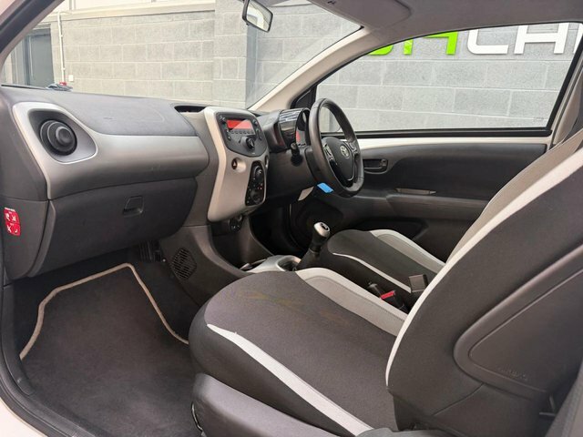 Toyota Aygo 2014 1.0 Vvt-i X-play Hatchback White #6