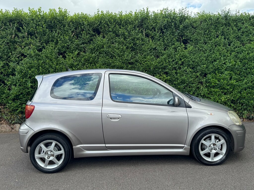 Toyota Yaris 1.5 Vvt-i T Sport Hatchback 162 GV04HHU Silver #2