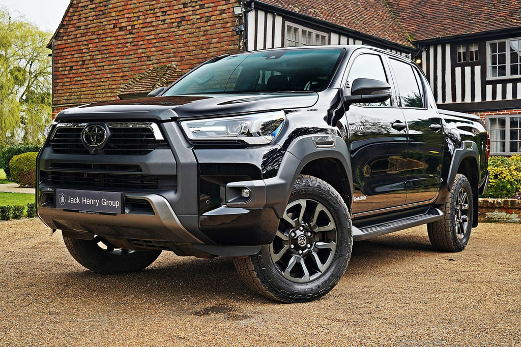 Toyota HILUX Hi-luxury Invincible X D-4d 4Wd Double Cab 4W Black