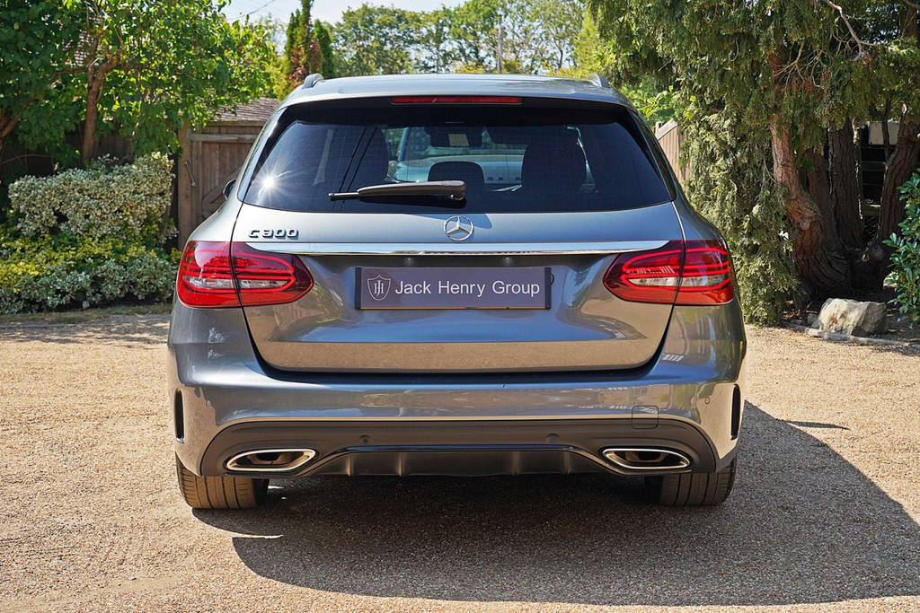 Mercedes-Benz 300 C Amg Line Premium  #4