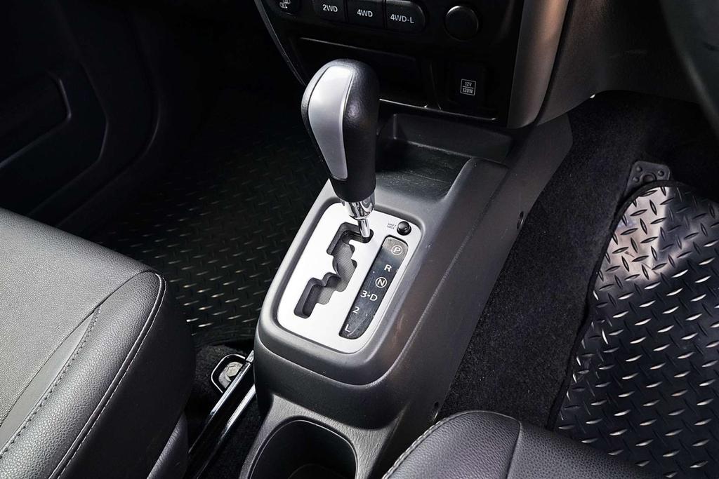 Suzuki Jimny Suv Silver #18