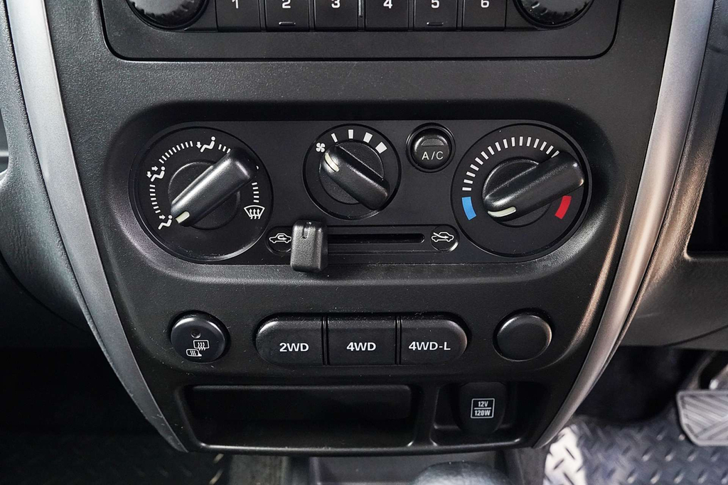 Suzuki Jimny Suv Silver #19