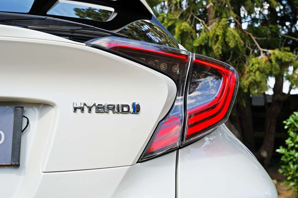 Toyota C-Hr Excel Hev Cvt White #5