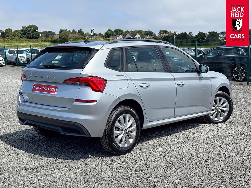 Skoda Kamiq Suv UGZ4438 Silver #4