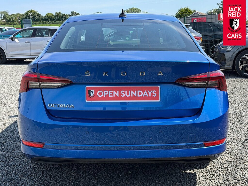 Skoda Octavia Hatchback UGZ3952 Blue #4