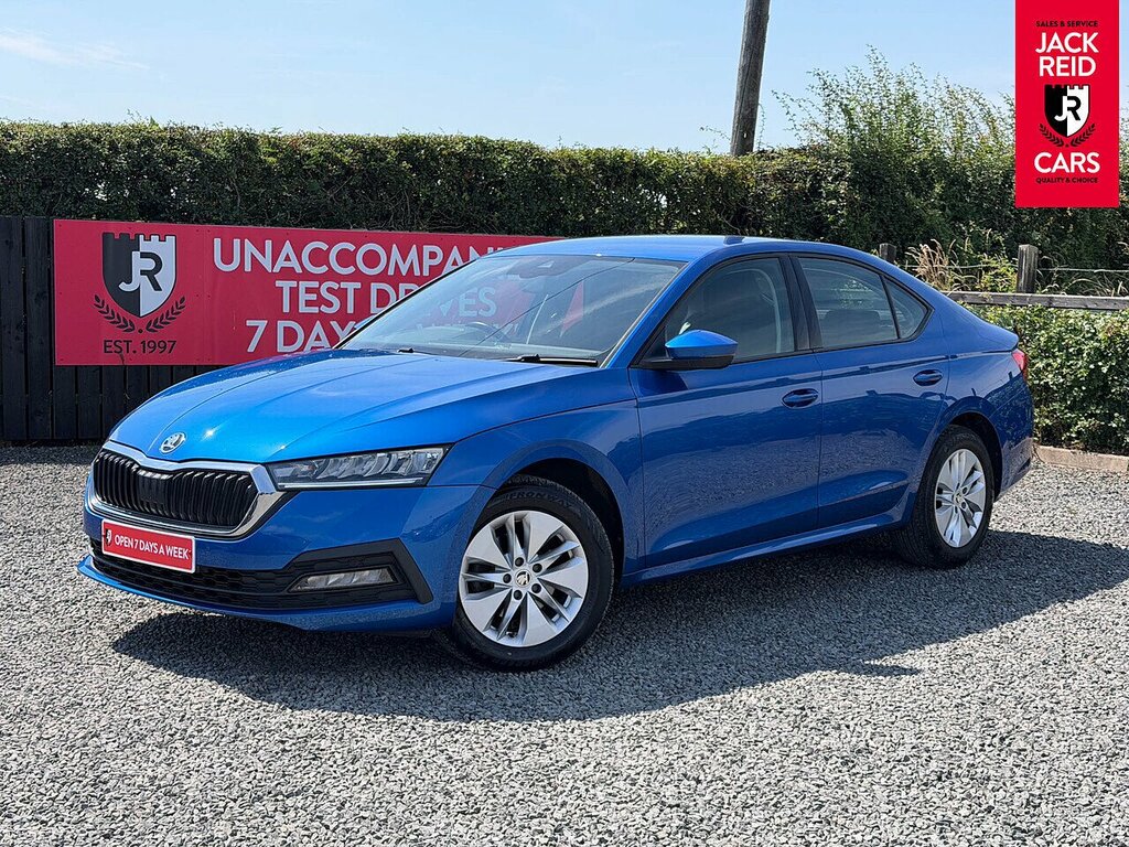 Skoda Octavia Hatchback UGZ3952 Blue