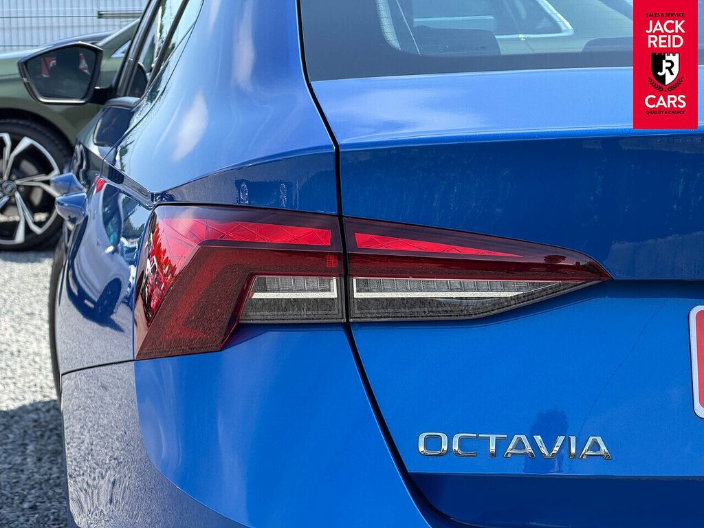 Skoda Octavia Hatchback UGZ3952 Blue #3