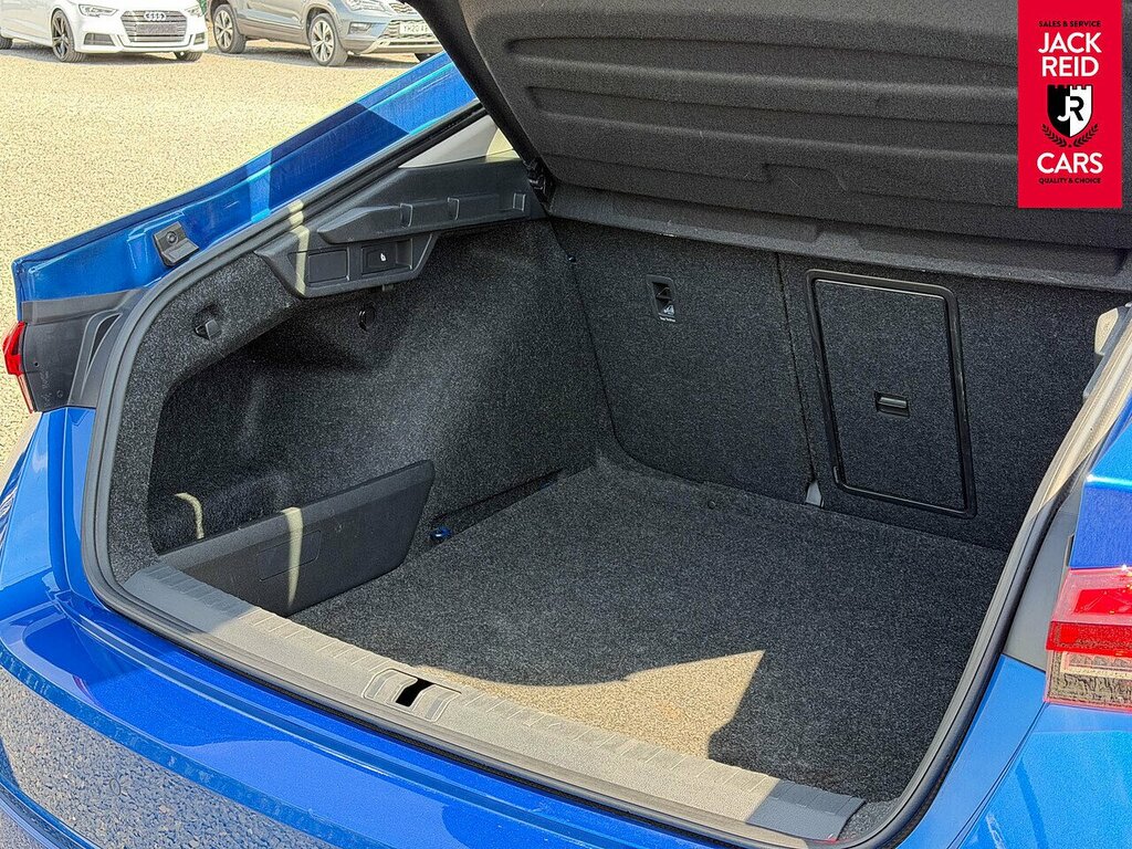Skoda Octavia Hatchback UGZ3952 Blue #5