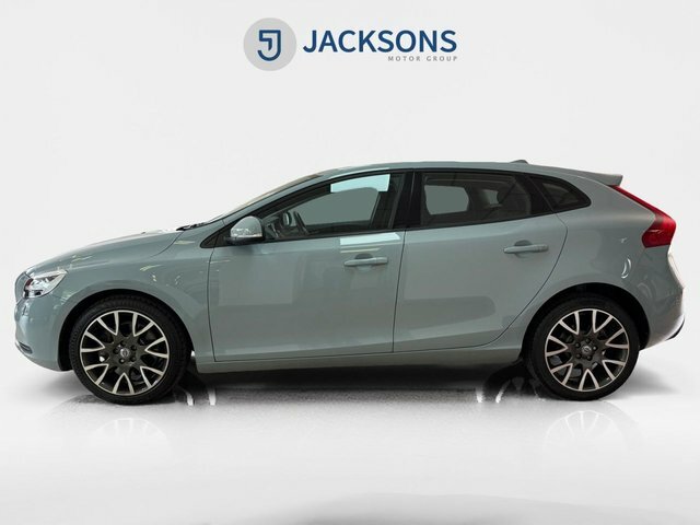 Volvo V40 1.5 T3 Momentum Nav Plus Hatchback YF17XMG Blue #5