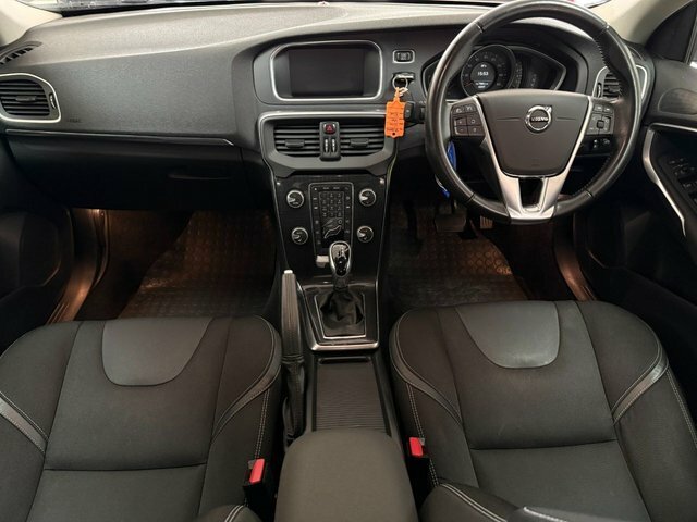 Volvo V40 1.5 T3 Momentum Nav Plus Hatchback YF17XMG Blue #2