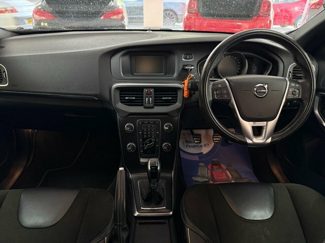 Volvo V40 2.0 T2 R-design Hatchback Euro 6 Blue #2
