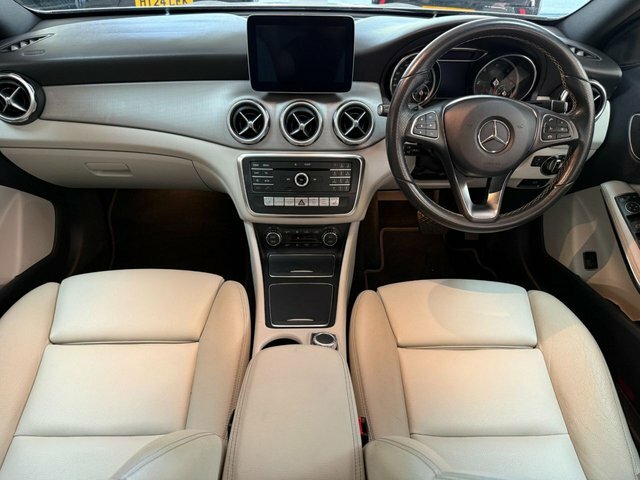 Mercedes-Benz GLA Class 2.1 Gla200d Sport Premium Plus Suv 7G KK17FKA Silver #2