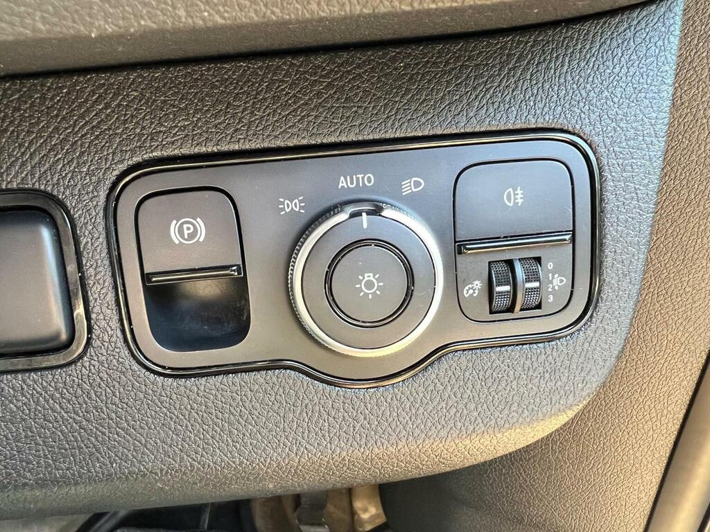 Mercedes-Benz eSprinter 85Kw 55Kwh Progressive Van White #10