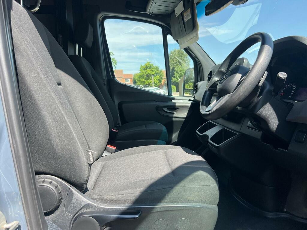 Mercedes-Benz eSprinter 85Kw 55Kwh Progressive Van White #23