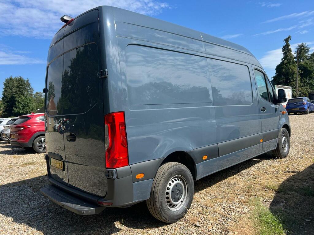 Mercedes-Benz eSprinter 85Kw 55Kwh Progressive Van White #38