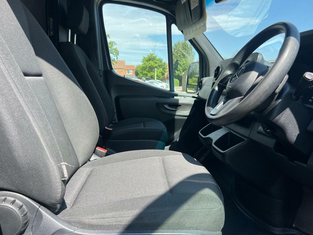 Mercedes-Benz eSprinter 85Kw 55Kwh Progressive Van White #8