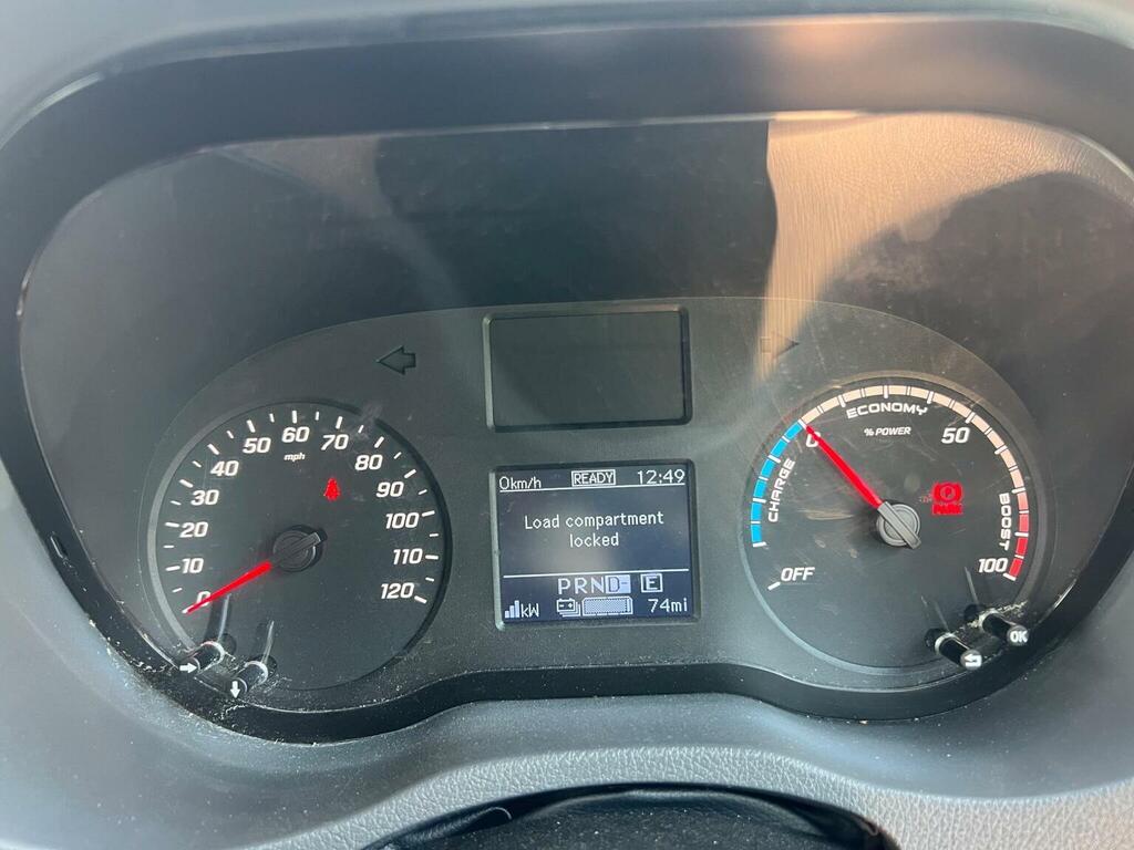 Mercedes-Benz eSprinter 85Kw 55Kwh Progressive Van White #15