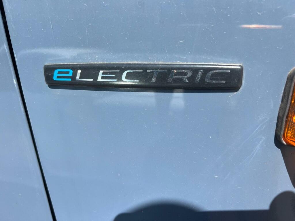 Mercedes-Benz eSprinter 85Kw 55Kwh Progressive Van White #36