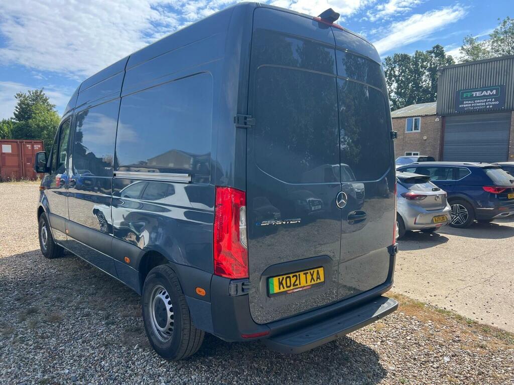 Mercedes-Benz eSprinter 85Kw 55Kwh Progressive Van White #41