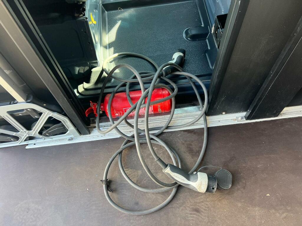 Mercedes-Benz eSprinter 85Kw 55Kwh Progressive Van White #47