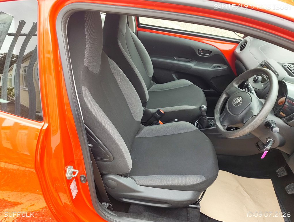 Toyota Aygo Vvt-i X Red #6