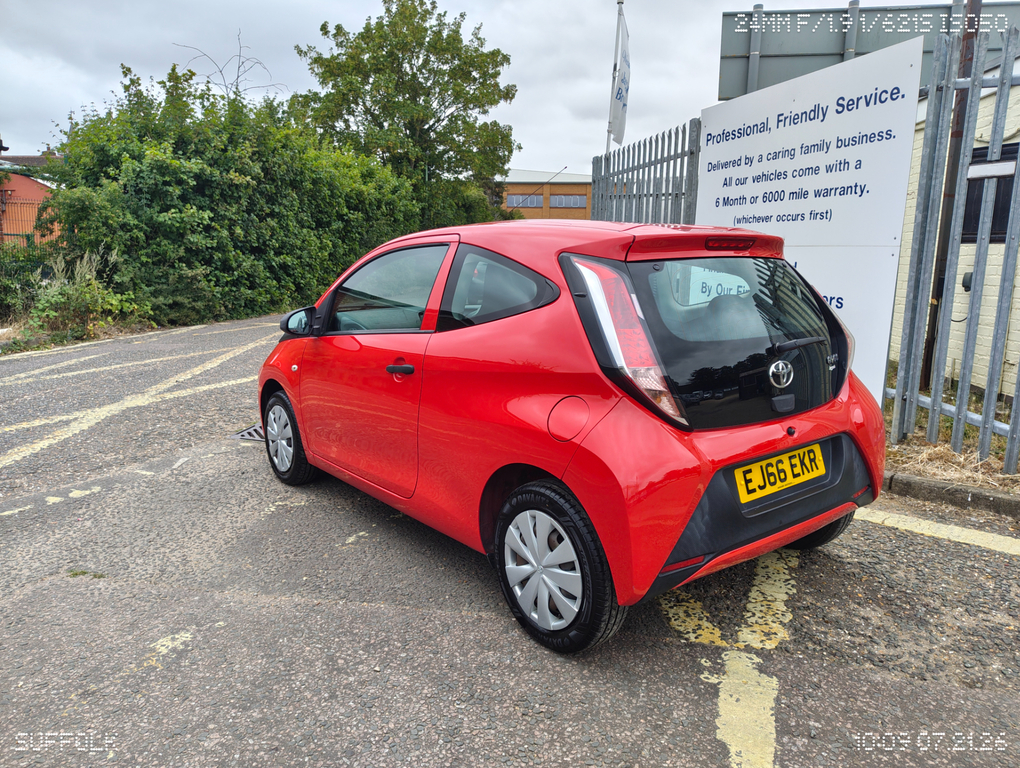Toyota Aygo Vvt-i X Red #3