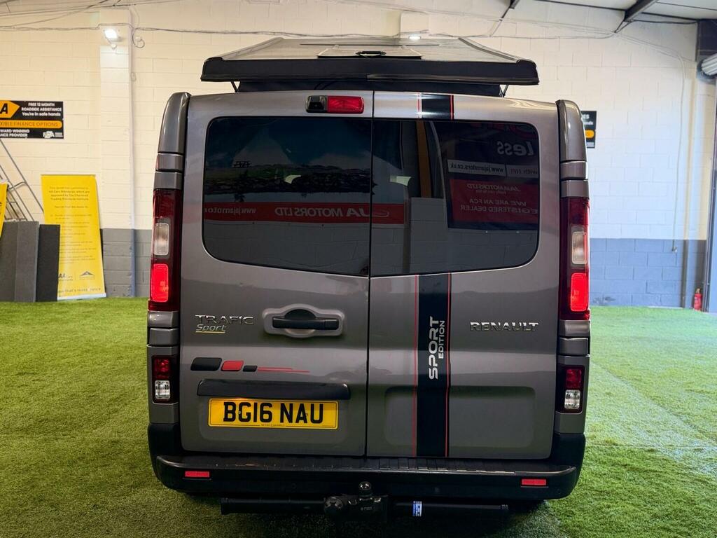 Renault Trafic Mpv White #14