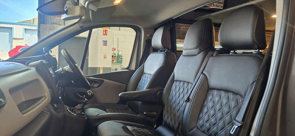 Renault Trafic Mpv White #26