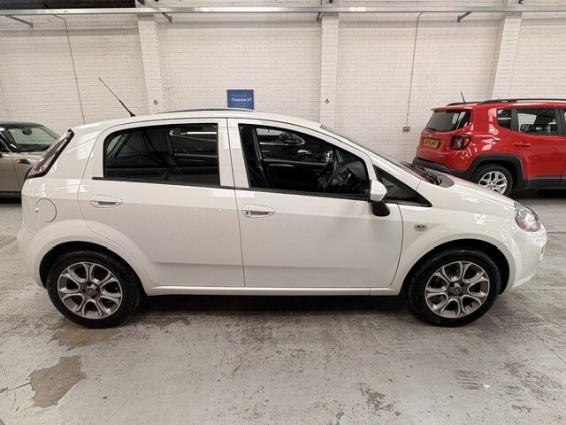 Fiat Punto Hatchback 1.4 Punto 5-Door 1.4 8V 77Hp Easy 2015 White #6