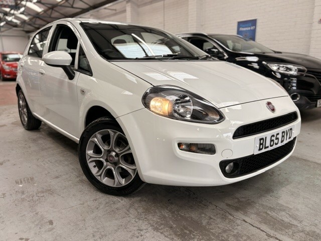 Fiat Punto Hatchback 1.4 Punto 5-Door 1.4 8V 77Hp Easy 2015 White
