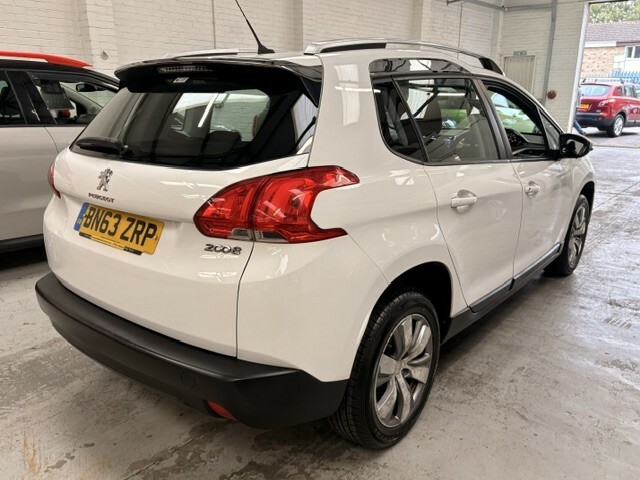 Peugeot 2008 1.2 Vti Active White #4