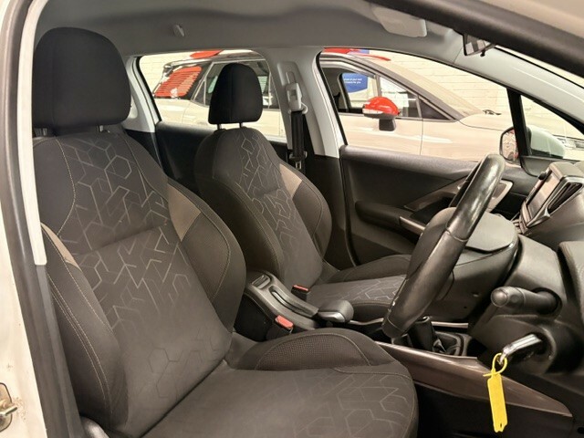 Peugeot 2008 Allure E-hdi  #15