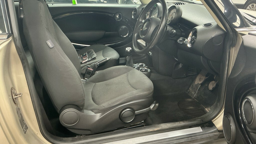 Mini Hatch Cooper 1.6 Cooper D White #7
