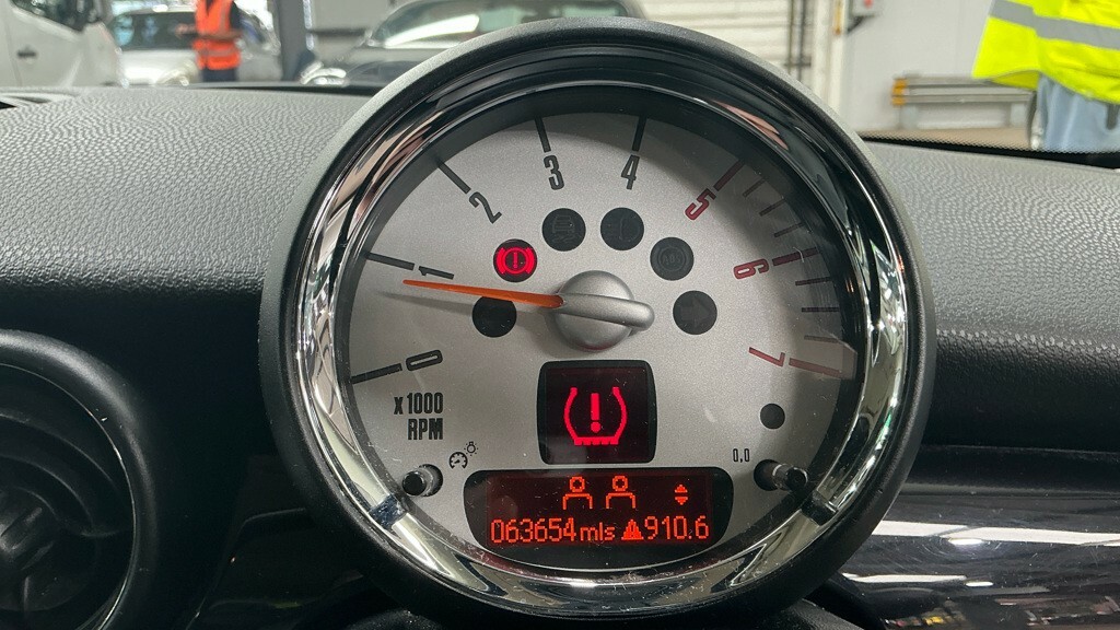 Mini Hatch Cooper 1.6 Cooper D White #9