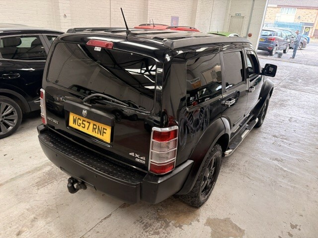 Dodge Nitro Se Black #12