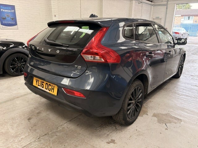 Volvo V40 Hatchback 2.0 Momentum T2 2016 Blue #4