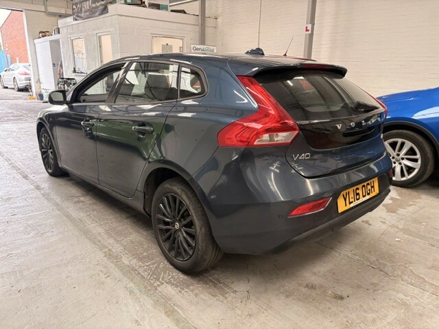 Volvo V40 Hatchback 2.0 Momentum T2 2016 Blue #3