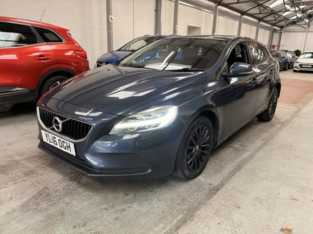 Volvo V40 Hatchback 2.0 Momentum T2 2016 Blue #2