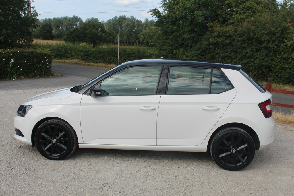 Skoda Fabia 1.0 Tsi Colour Edition White #4