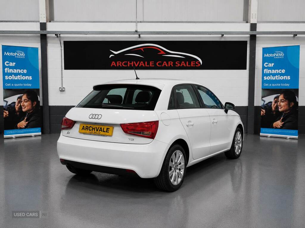 Audi A1 1.6 Tdi Se EJ13UVC White #3