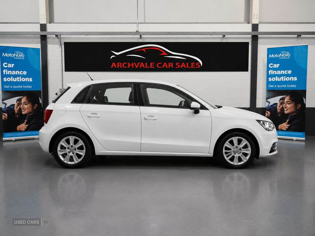 Audi A1 1.6 Tdi Se EJ13UVC White #2