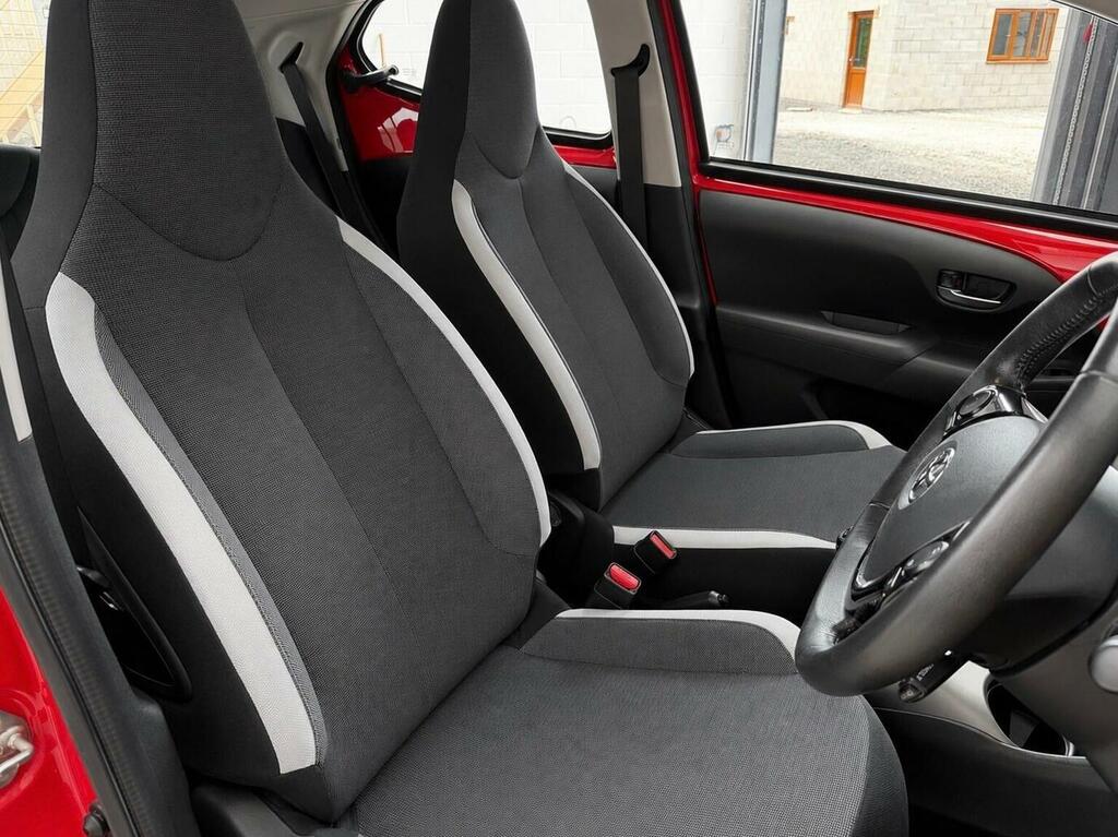 Toyota Aygo Hatchback 1.0 Vvt-i X-play Euro 6 Safety Sens VU21NHB Red #4