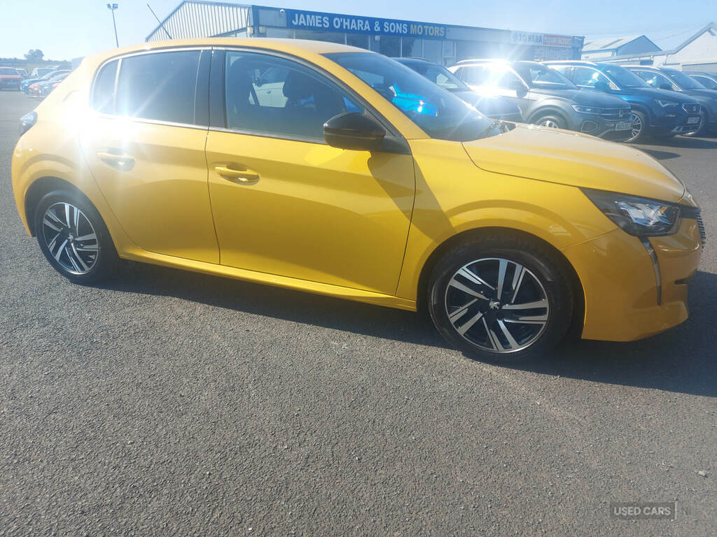 Peugeot 208 1.2 Puretech 100 Allure Premium FT72JBO Yellow #2