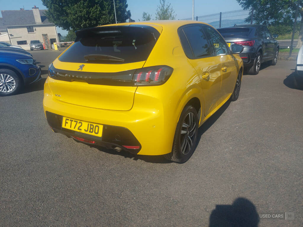 Peugeot 208 1.2 Puretech 100 Allure Premium FT72JBO Yellow #3
