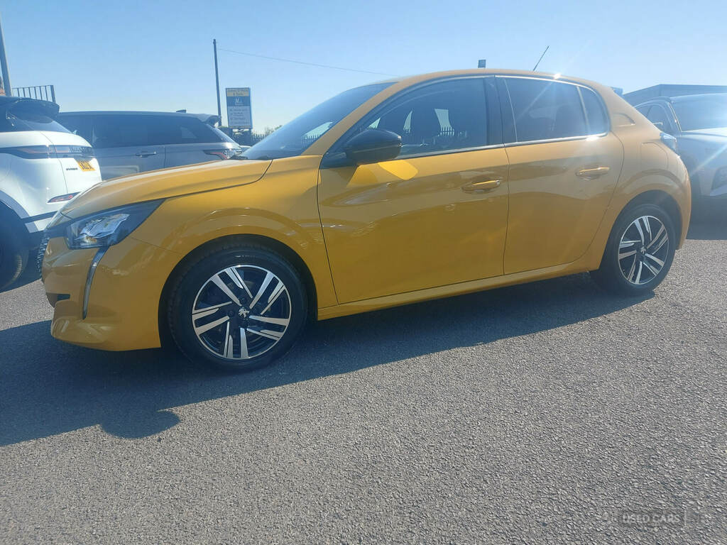 Peugeot 208 1.2 Puretech 100 Allure Premium Yellow