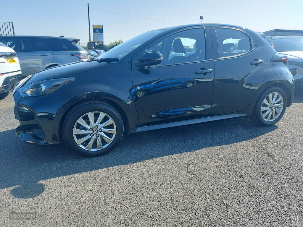 Toyota Yaris 1.5 Hybrid Icon Cvt Black