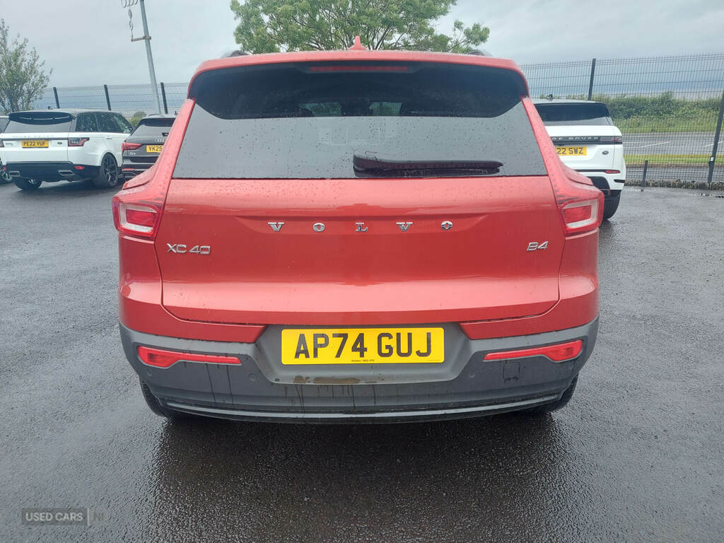 Volvo XC40 2.0 B4p Plus Dark AP74GUJ Red #5