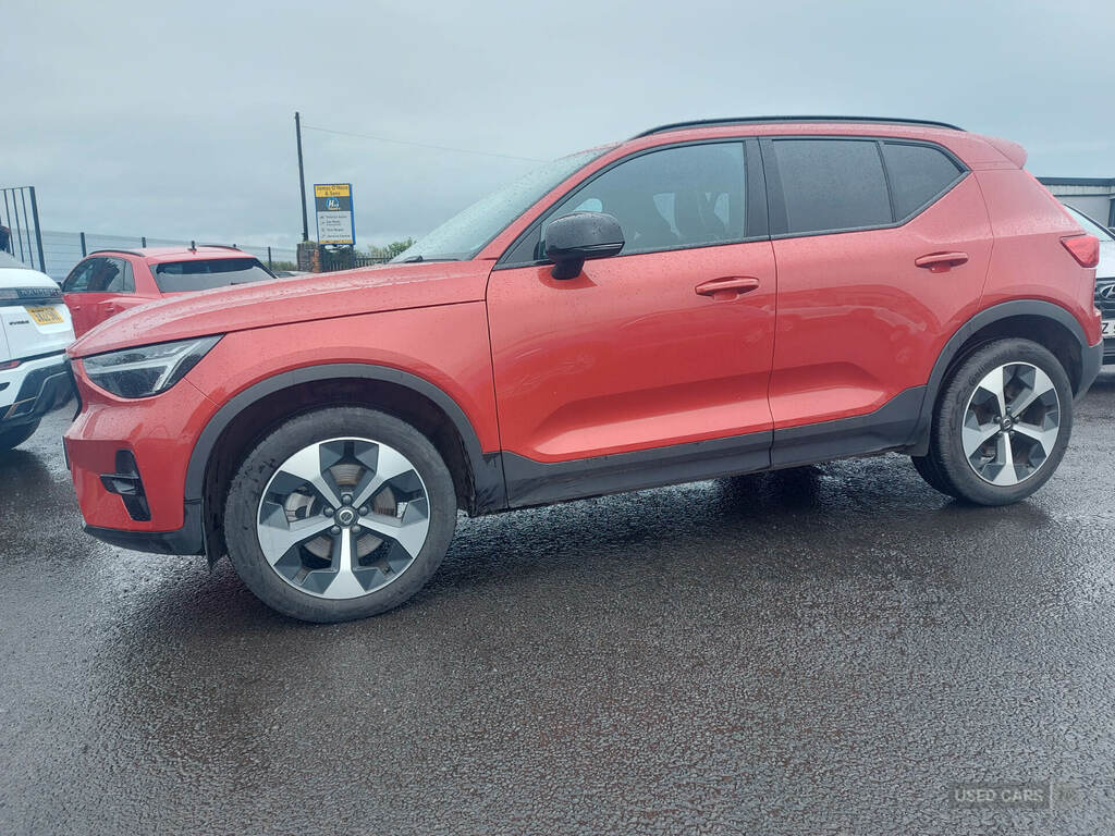 Volvo XC40 2.0 B4p Plus Dark AP74GUJ Red